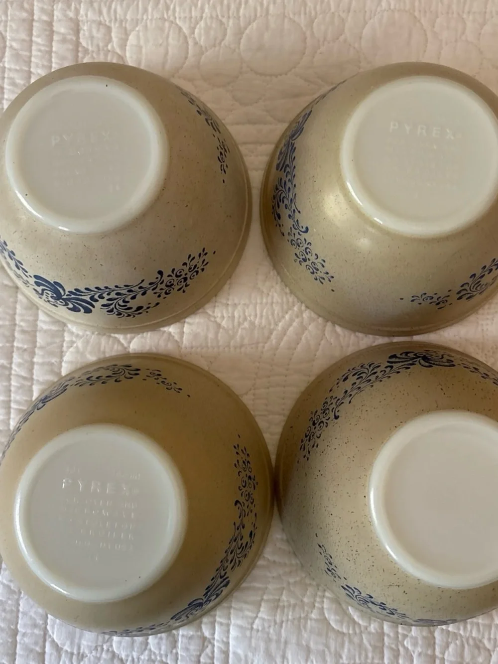 Pyrex Beige and Blue Stoneware Mixing Bowls Set